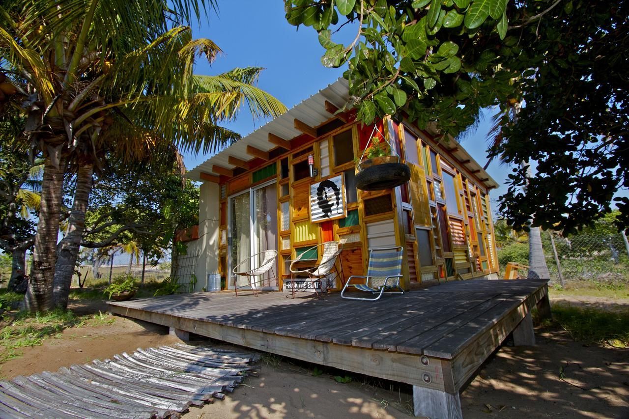 Mozambeat Motel Tofo Room photo